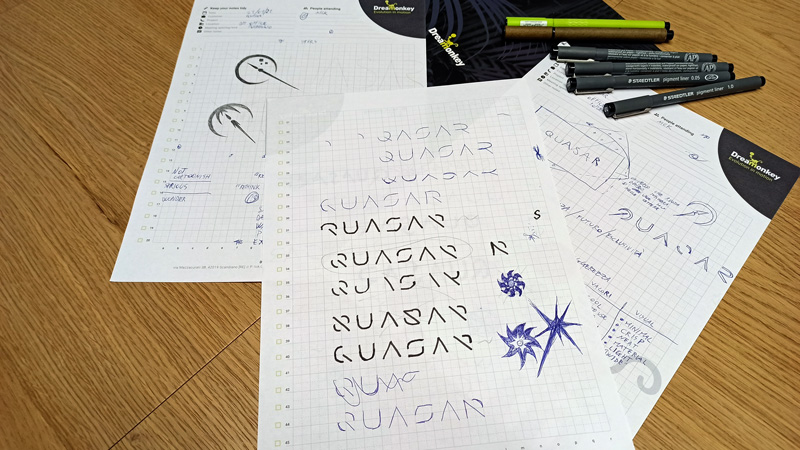 bozzetti preliminari a mano di studio del logo Quasar