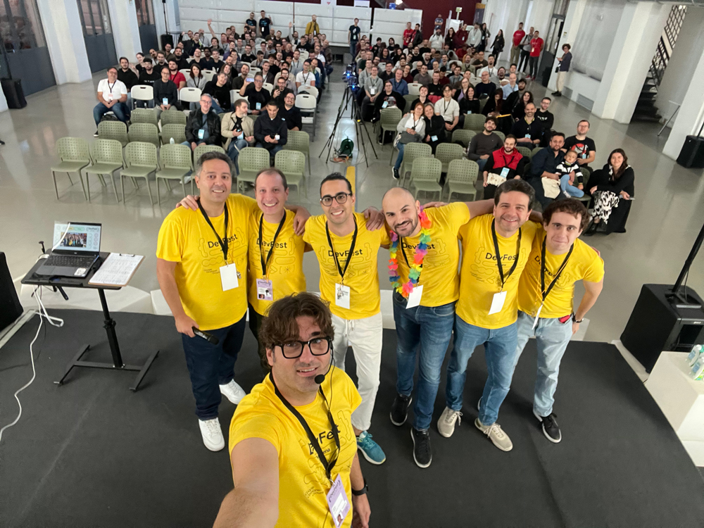 Selfie of the organisers of DevFest Modena 2024 with the audience attending the conferences